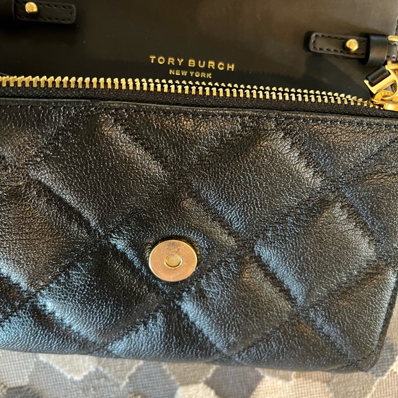 Tort Burch quilted black crossbody with gold detail. - Picture 5 of 9